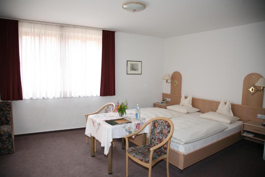 Glocke Weingut Und Hotel Ротенбург-на-Таубере Номер фото